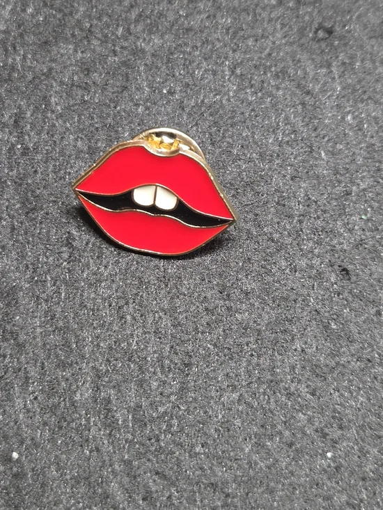 **Bold Red Lips Enamel Pin - Women Jewelry** - Picture 1 of 2